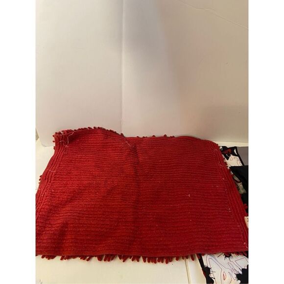 Quicksilver bathroom set rug trash can shower curtain black gray red - Picture 6 of 6